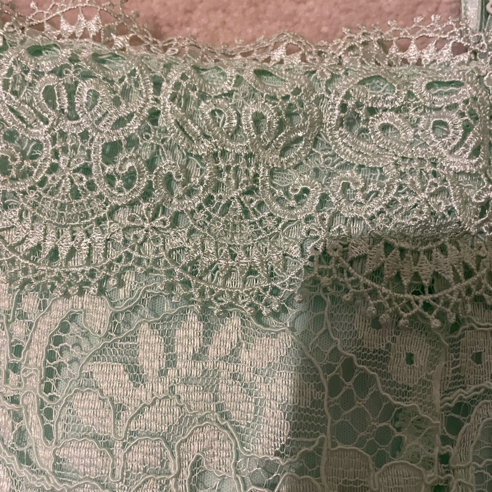 Francesca’s lace shorts romper-small EUC - Picture 4 of 8